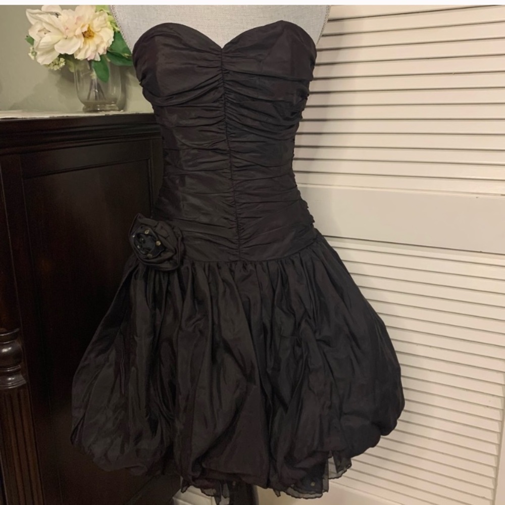 A black dress worn once! Very flattering! It COULDN’T have been better!
